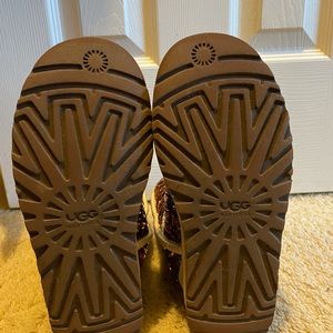 Ugg Classic Short with Sequins